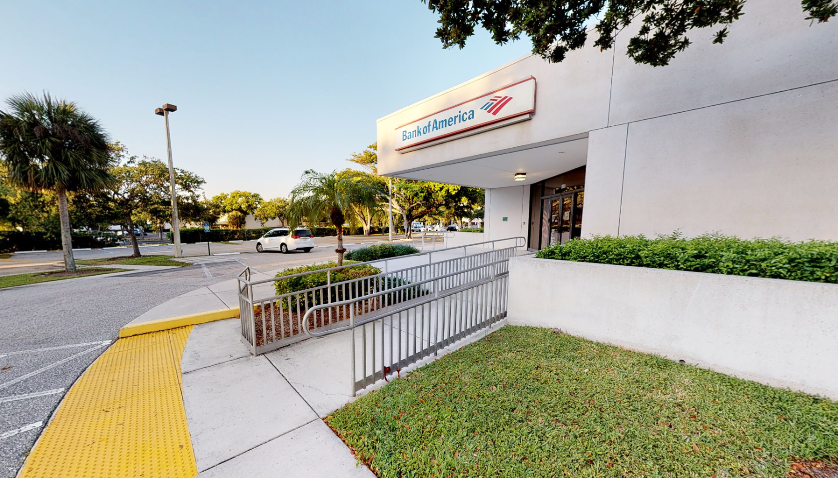 Bank of America financial center with drive-thru ATM | 6100 N Federal Hwy, Fort Lauderdale, FL 33308