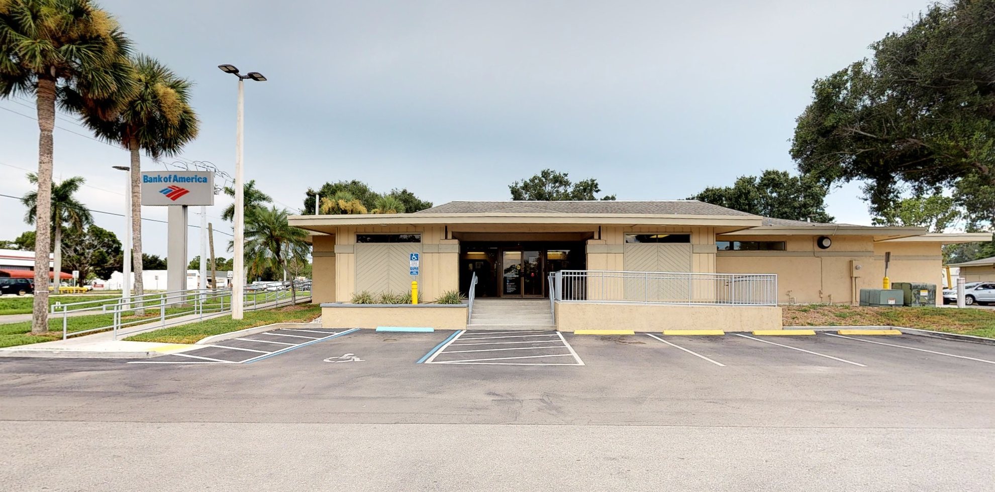 Bank of America financial center with drive-thru ATM | 16020 San Carlos Blvd, Fort Myers, FL 33908