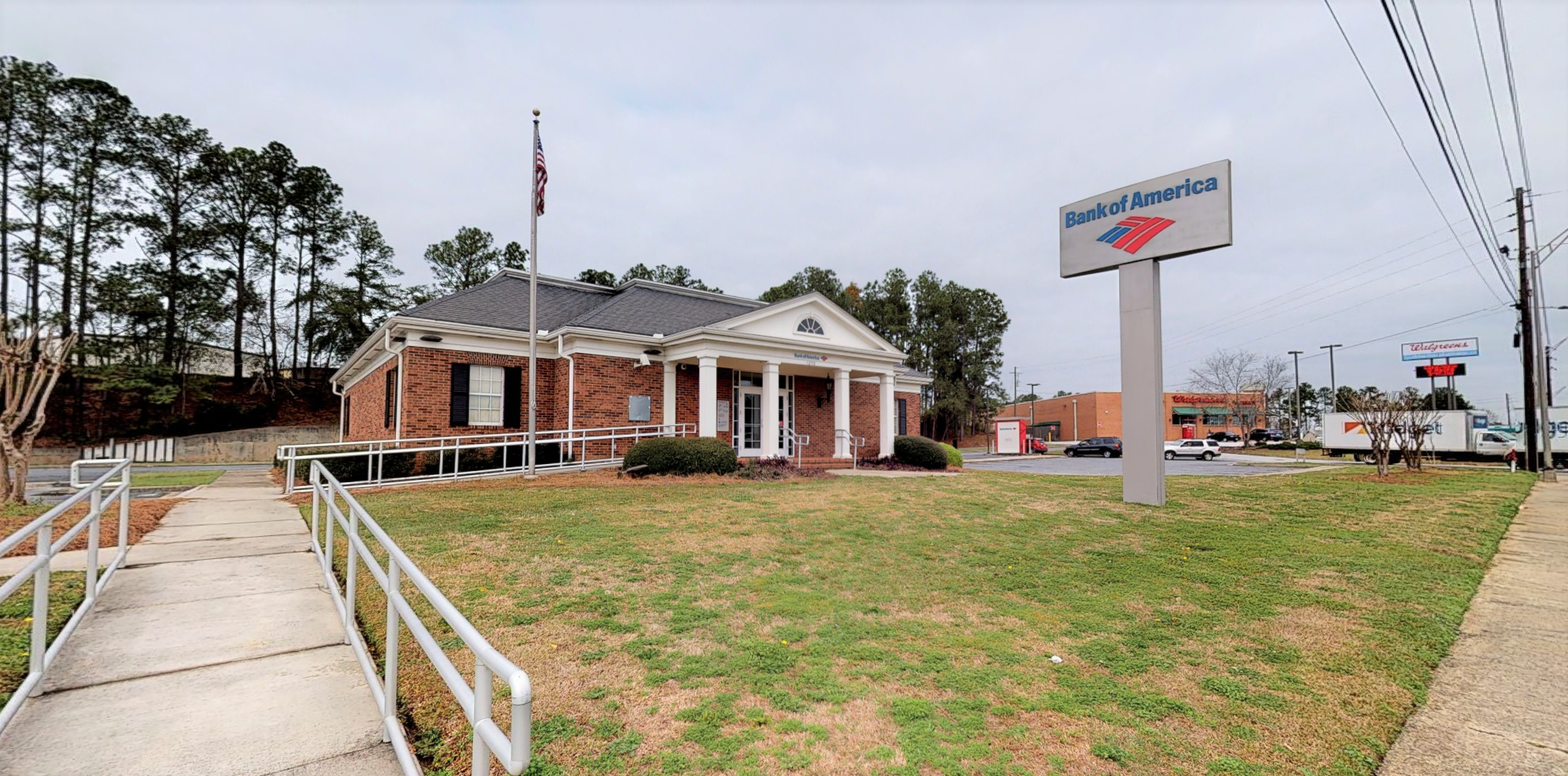 Bank of America financial center with drive-thru ATM and teller | 1250 Gray Hwy, Macon, GA 31211