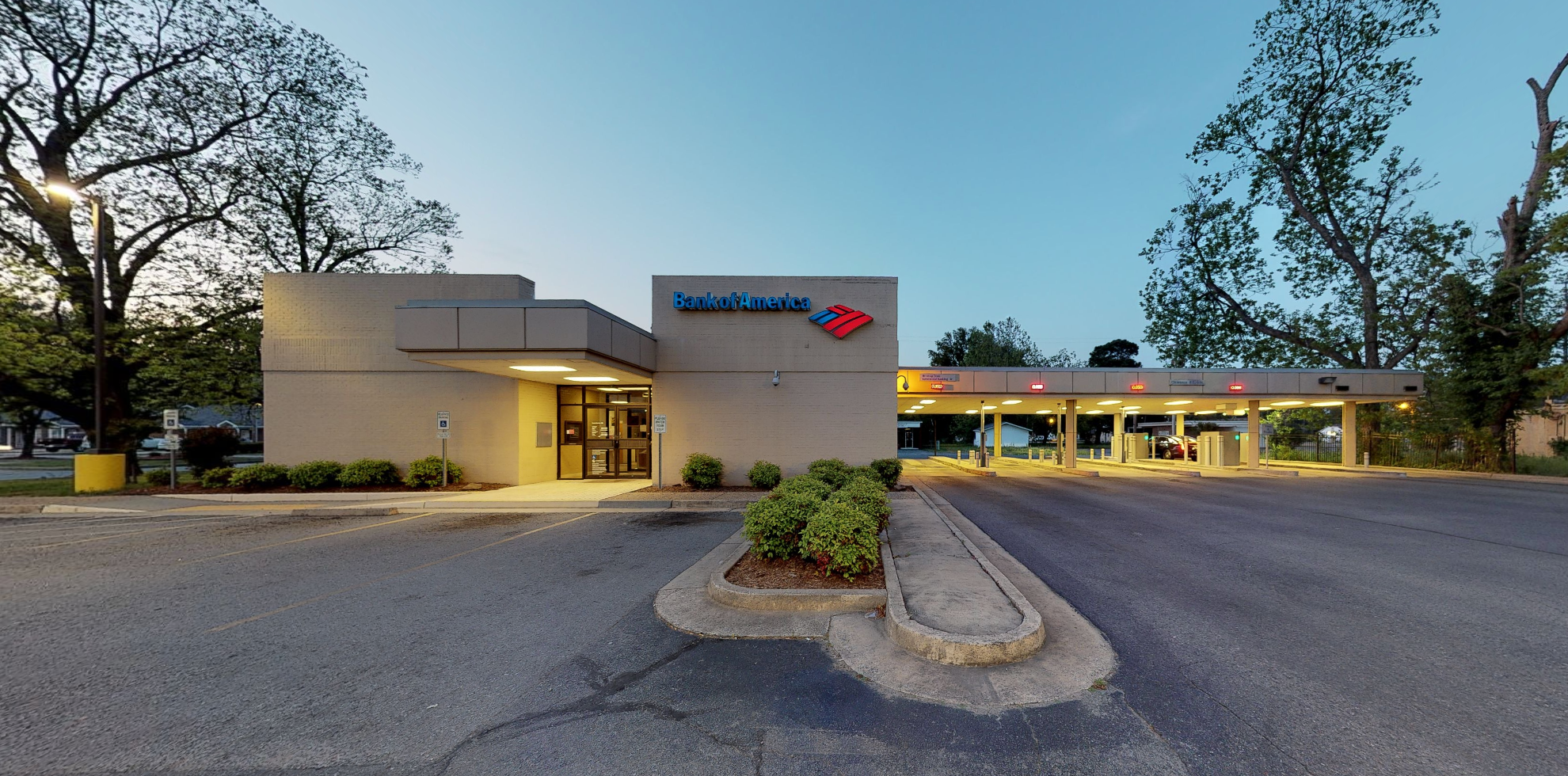 Bank of America financial center with drive-thru ATM and teller | 2219 W 28th St, Pine Bluff, AR 71603