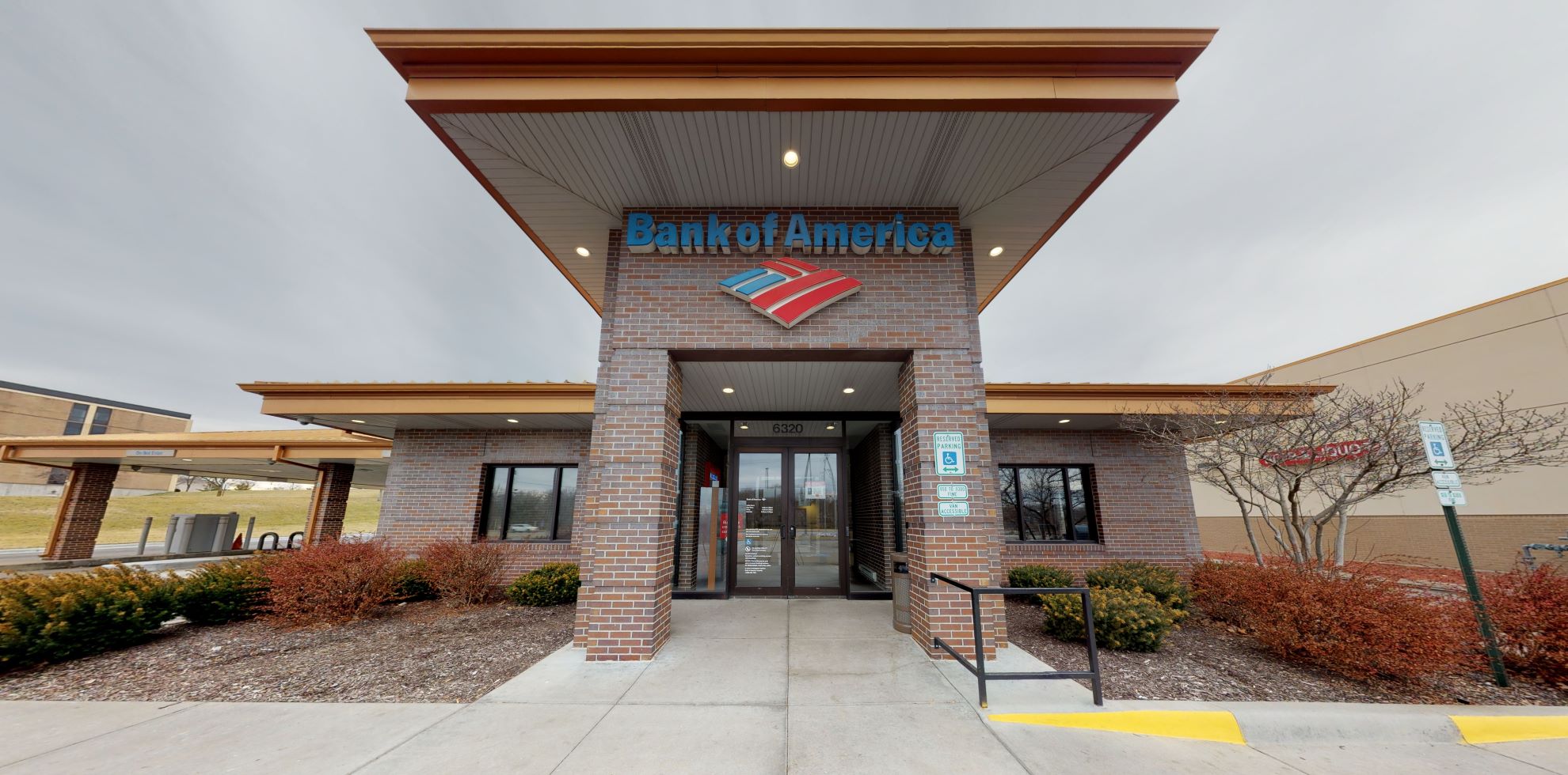 Bank of America financial center with drive-thru ATM and teller | 6320 Prospect Ave, Kansas City, MO 64132