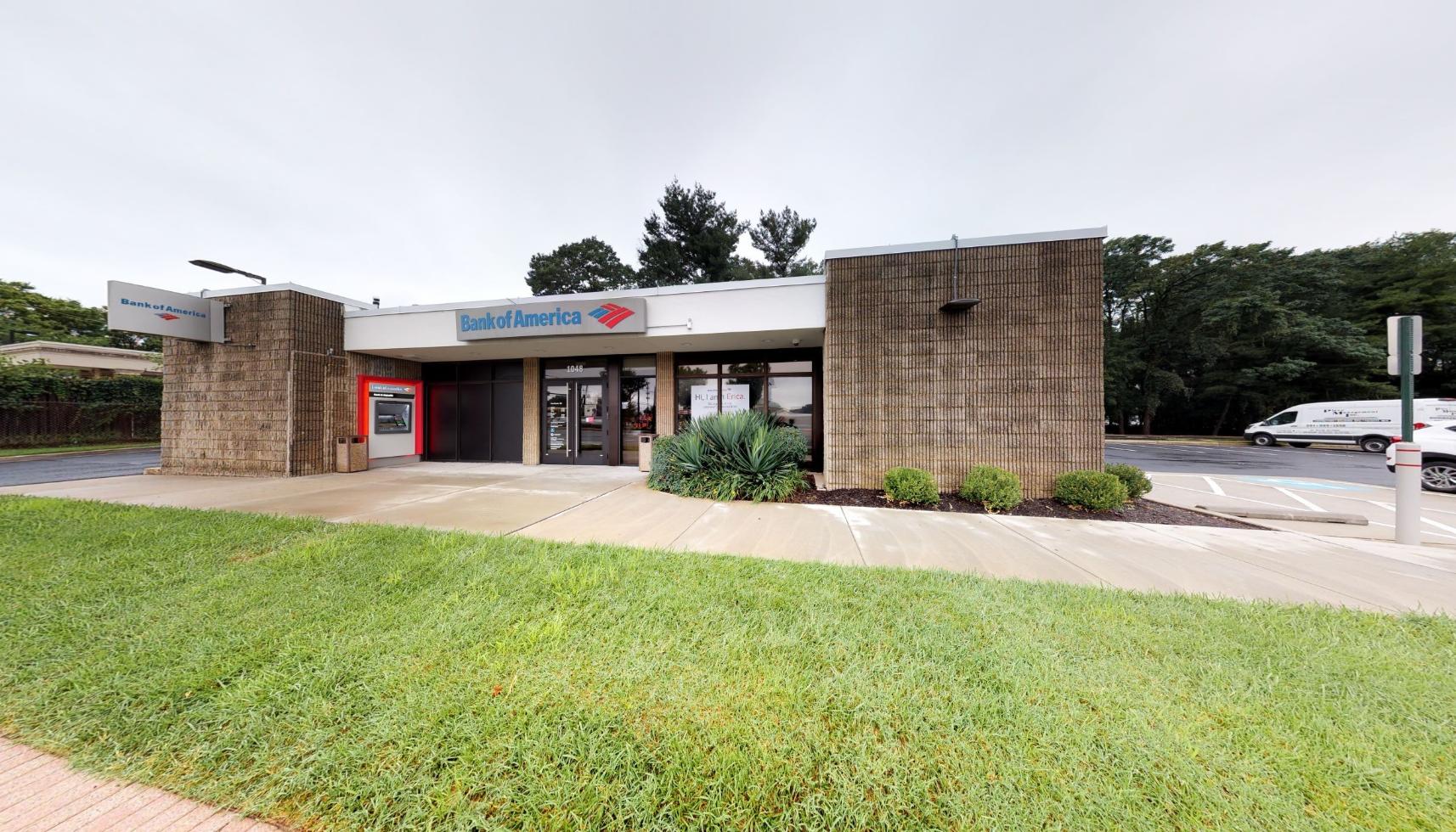 Bank of America financial center with drive-thru ATM and teller | 1048 Quince Orchard Rd, Gaithersburg, MD 20878