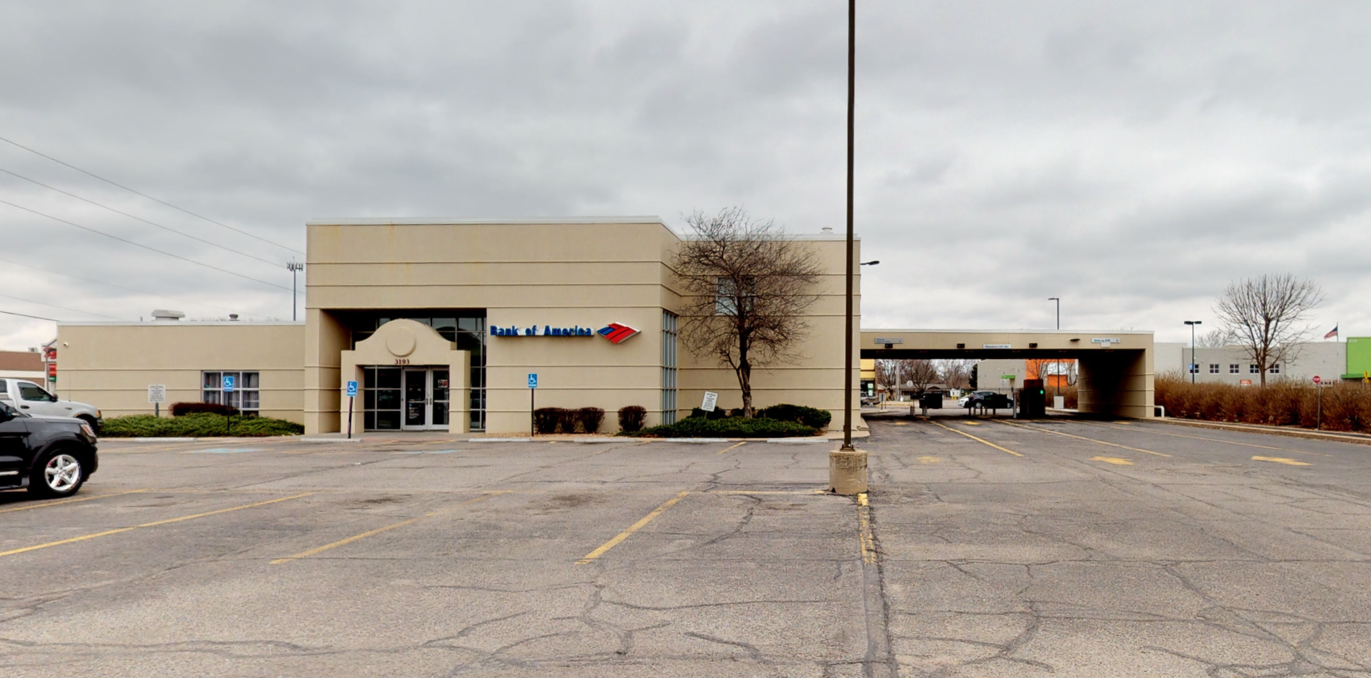 Bank of America financial center with drive-thru ATM | 3193 S Seneca St, Wichita, KS 67217