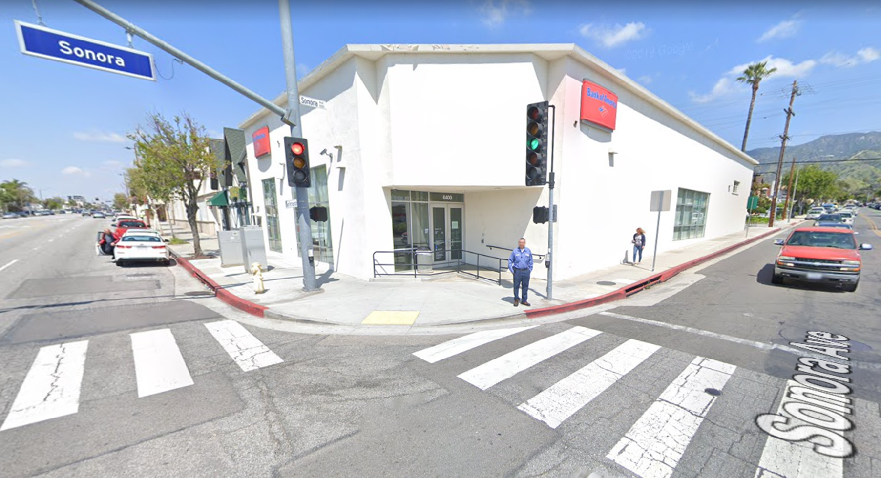 Bank of America financial center with walk-up ATM | 6400 San Fernando Rd, Glendale, CA 91201