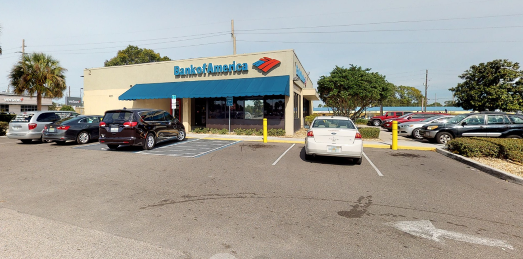 Bank of America financial center with drive-thru ATM and teller | 4215 Sebring Pkwy, Sebring, FL 33870