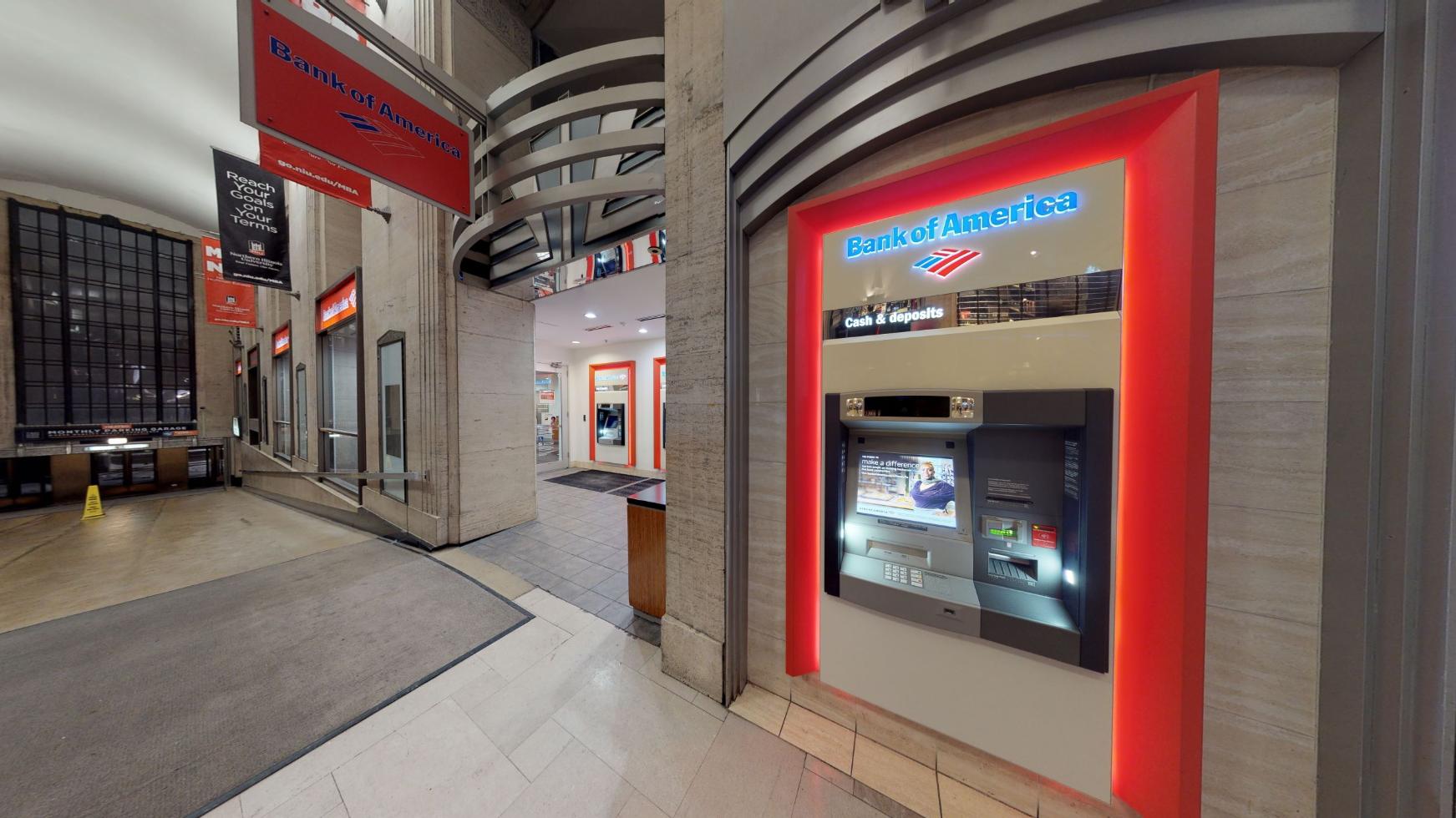 Bank of America financial center with walk-up ATM | 2 N Riverside Plz, Chicago, IL 60606