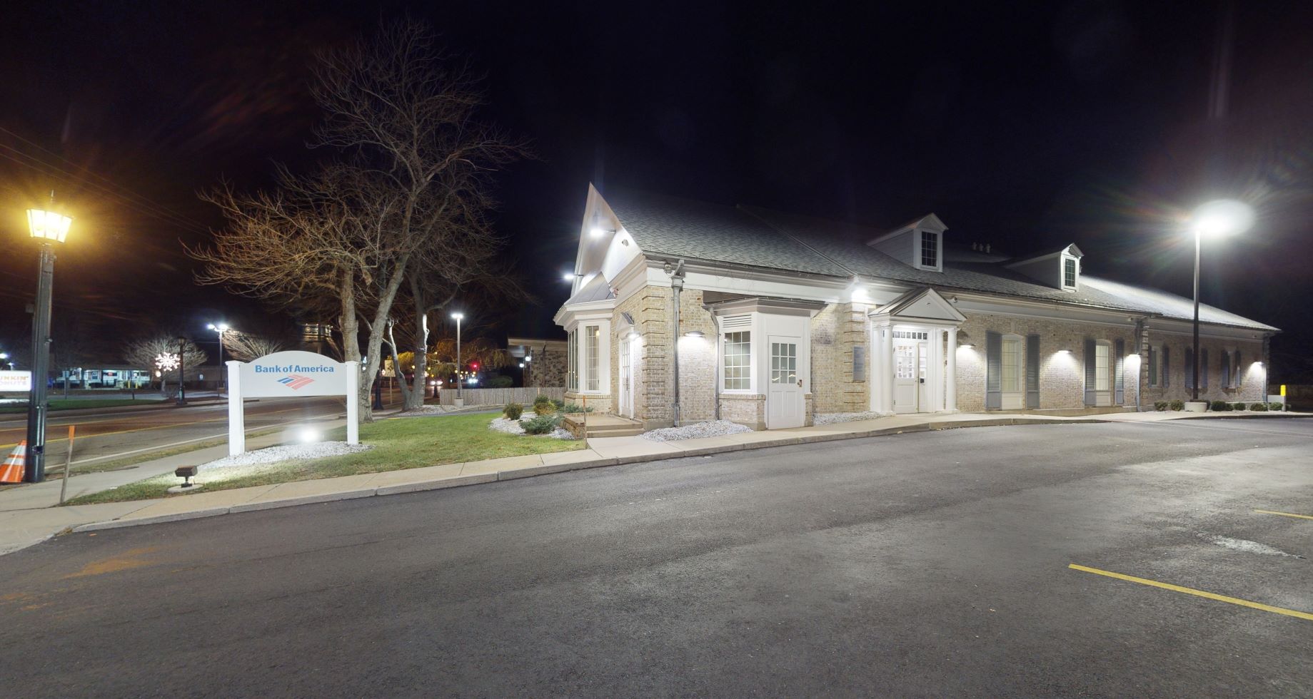 Bank of America financial center with drive-thru ATM | 257 County Rd, Barrington, RI 02806