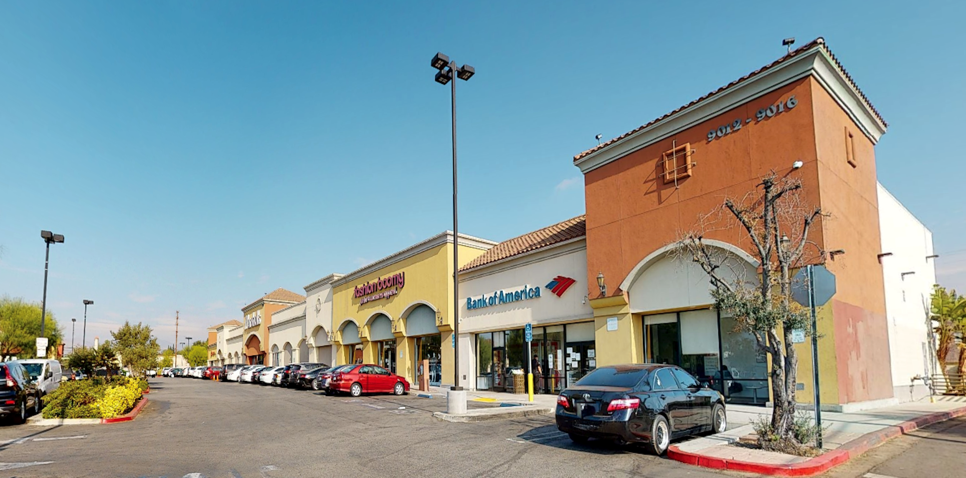 Bank of America financial center with walk-up ATM | 9012 Sepulveda Blvd, North Hills, CA 91343