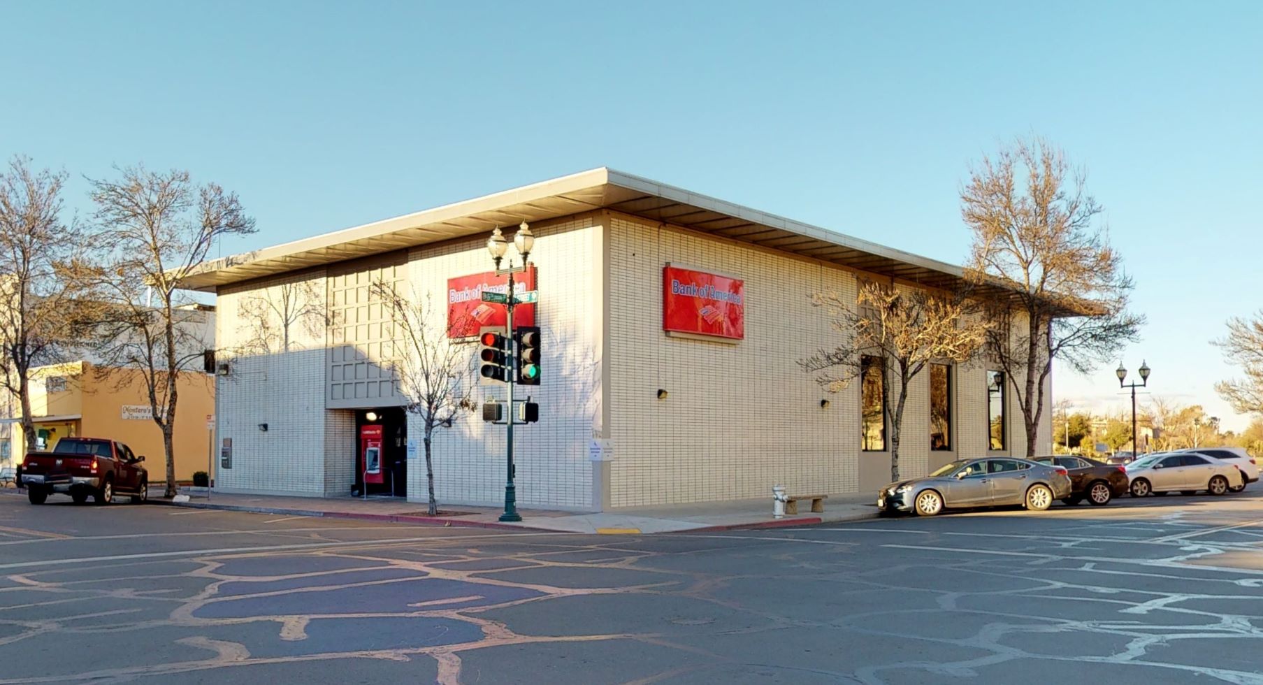 Bank of America financial center with drive-thru ATM | 556 I St, Los Banos, CA 93635