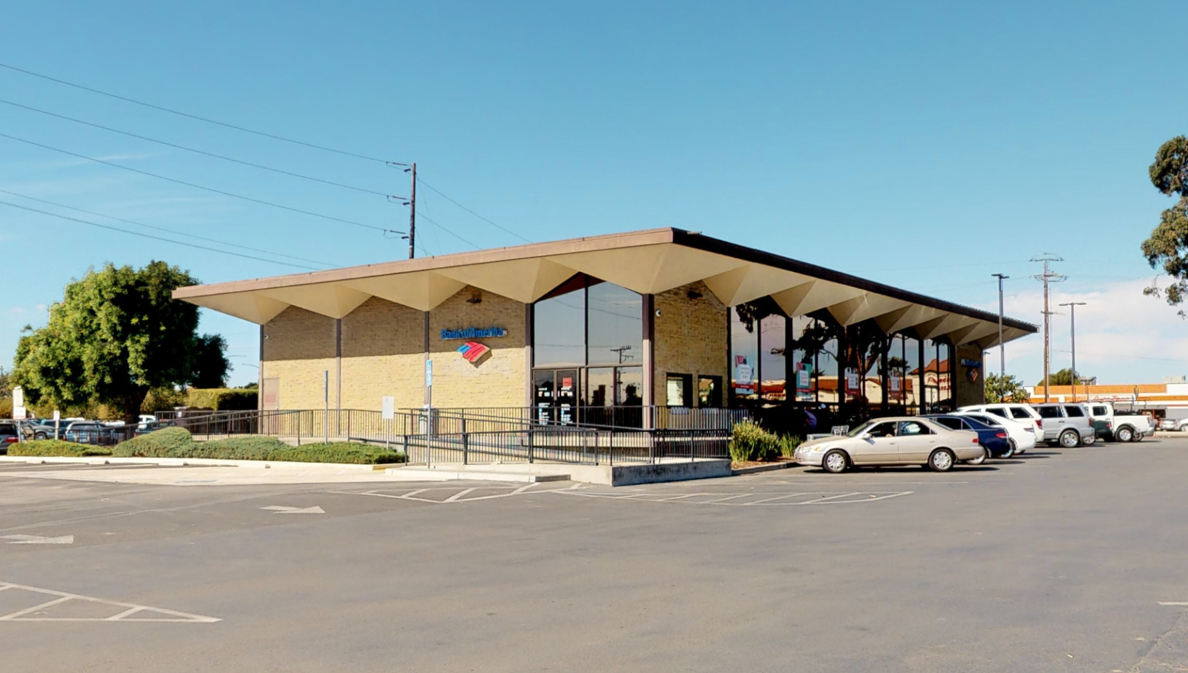Bank of America financial center with walk-up ATM | 1010 E Alisal St, Salinas, CA 93905