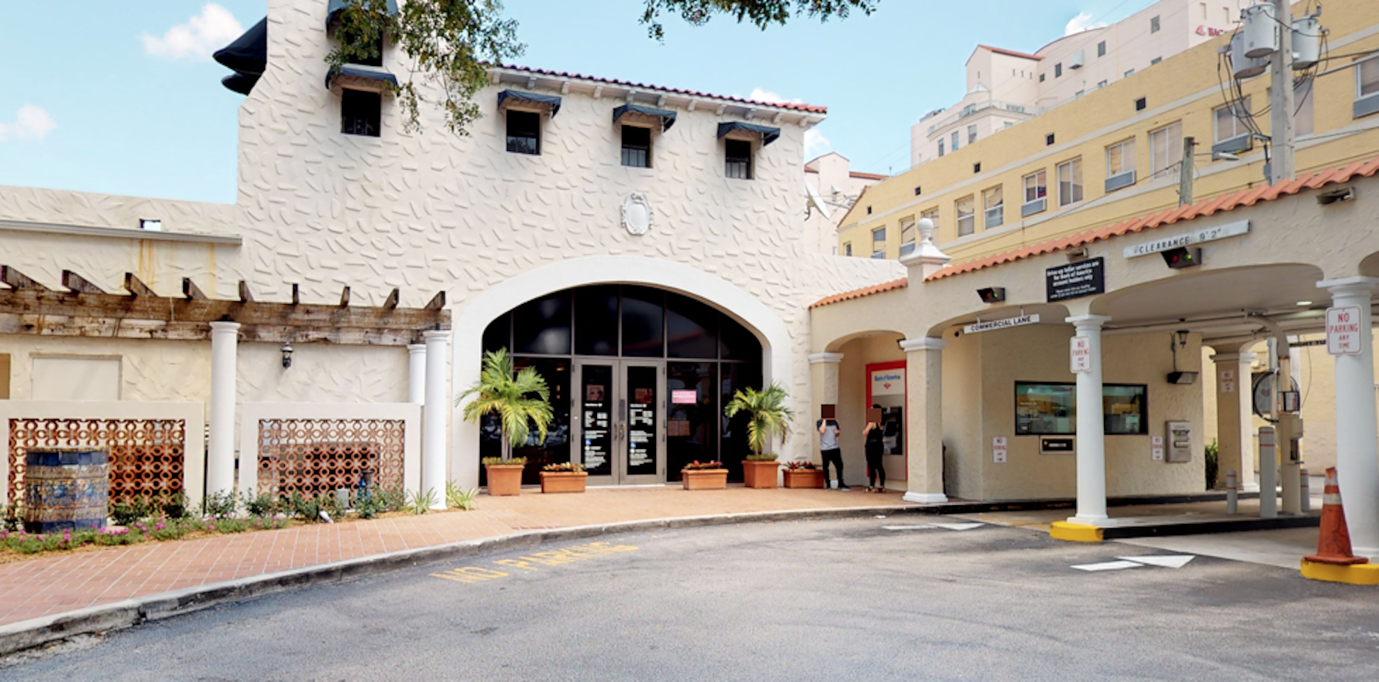 Bank of America financial center with drive-thru ATM and teller | 2308 Ponce De Leon Blvd, Coral Gables, FL 33134